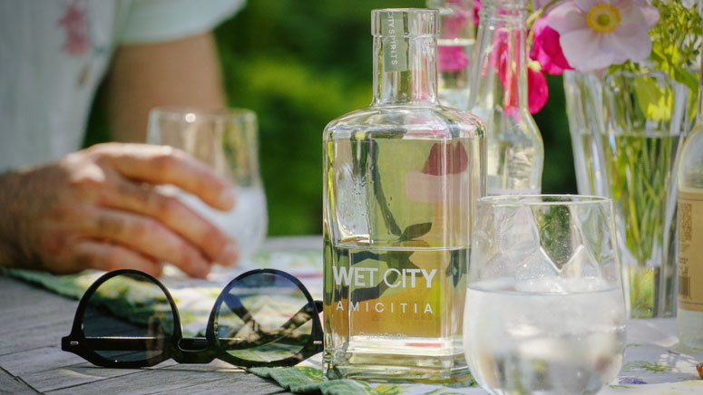 Etiketter for Wet City Spirits destilleri